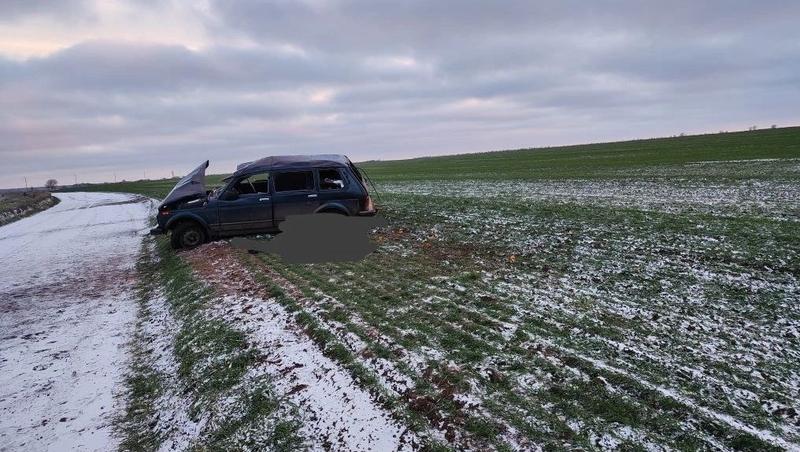 Пассажир вылетевшей с трассы в поле &laquo;Нивы&raquo; погиб на Ставрополье