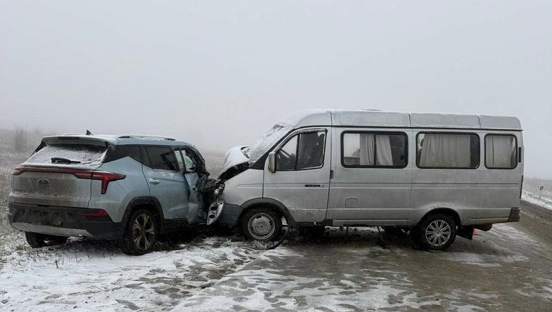 Пассажиры &laquo;Газели&raquo; пострадали в аварии из-за новичка за рулём на Ставрополье