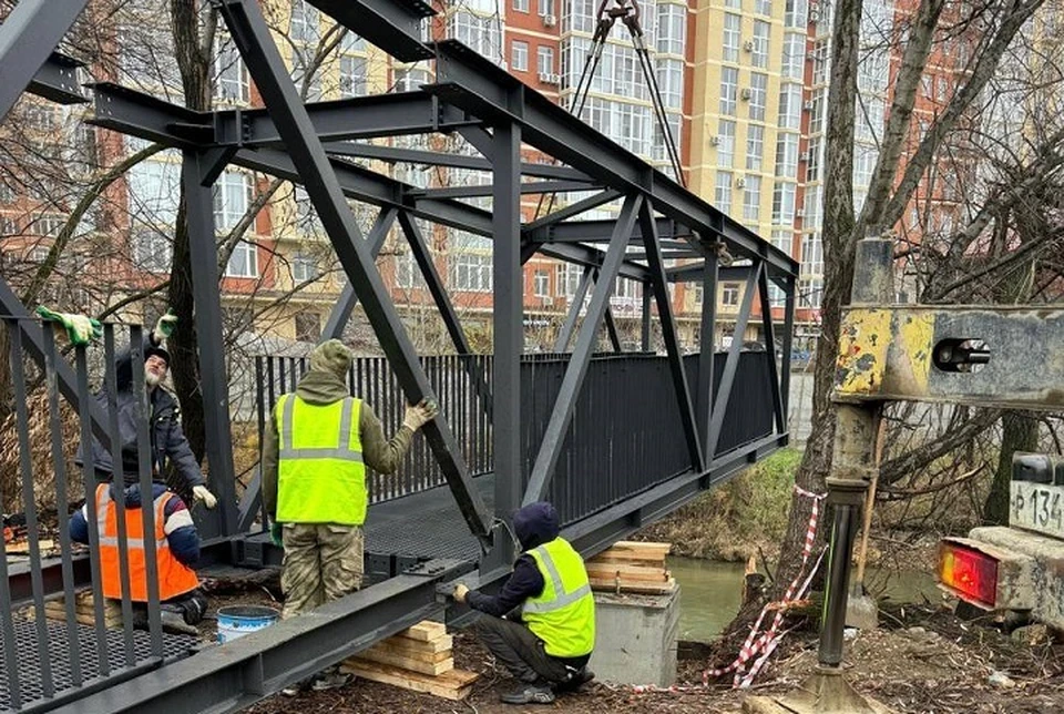 Пешеходный переход через реку Подкумок ремонтируют в Пятигорске0