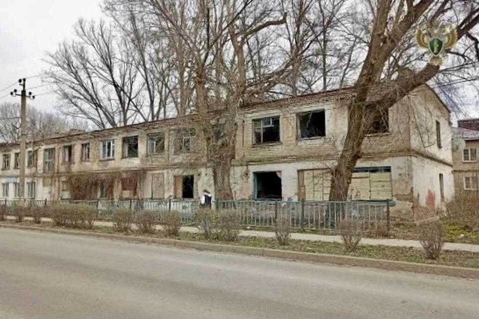 По требованию прокуратуры в Изобильном на Ставрополье снесли авариынй дом0