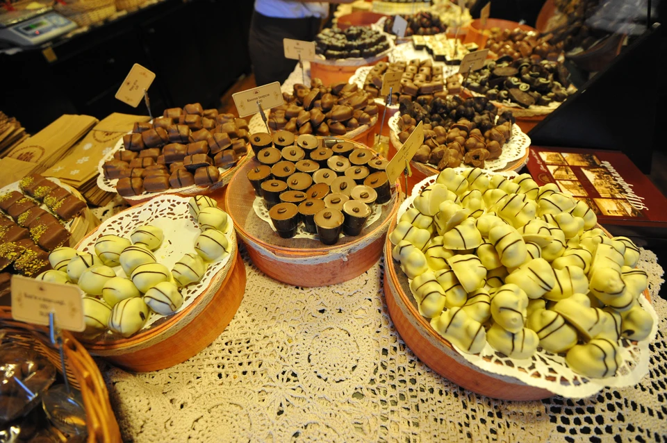 Покупательница обнаружила червей в пачке конфет из супермаркета Ставрополя0