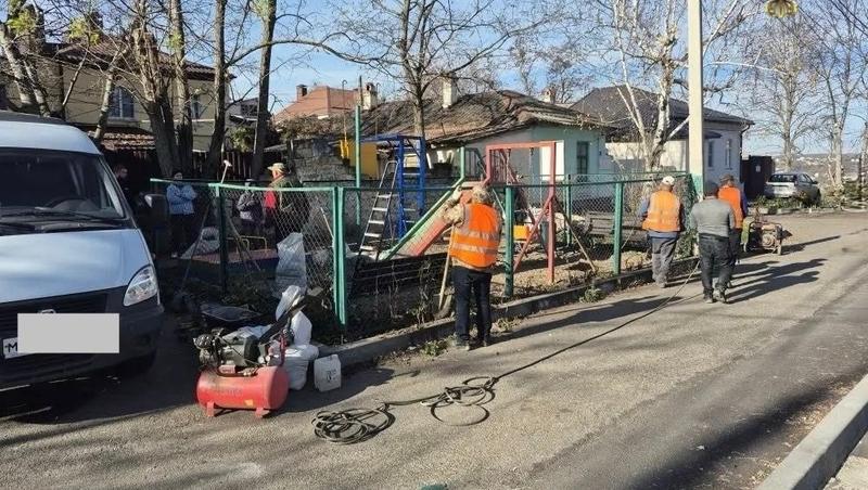 После обращения бойца СВО в одном из дворов Ставрополя отремонтировали площадку