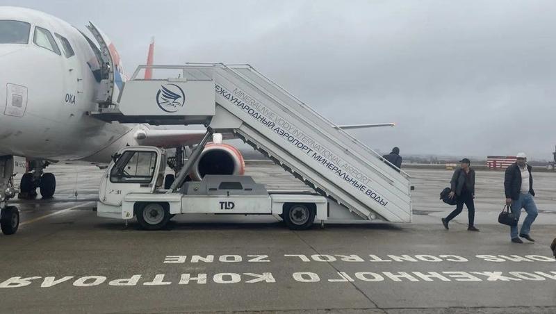 Прокуратура начала проверку из-за экстренной посадки самолёта в Минводах