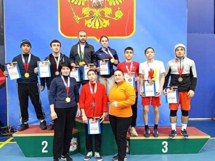 Сборная Осетии триумфально выступила на окружных соревнованиях по мас-рестлингу