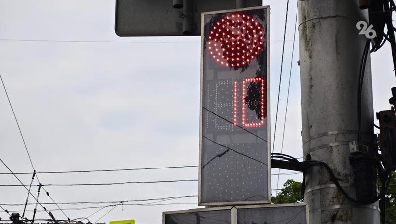 Светофоры установили возле школ в Минводах по требованию прокуратуры