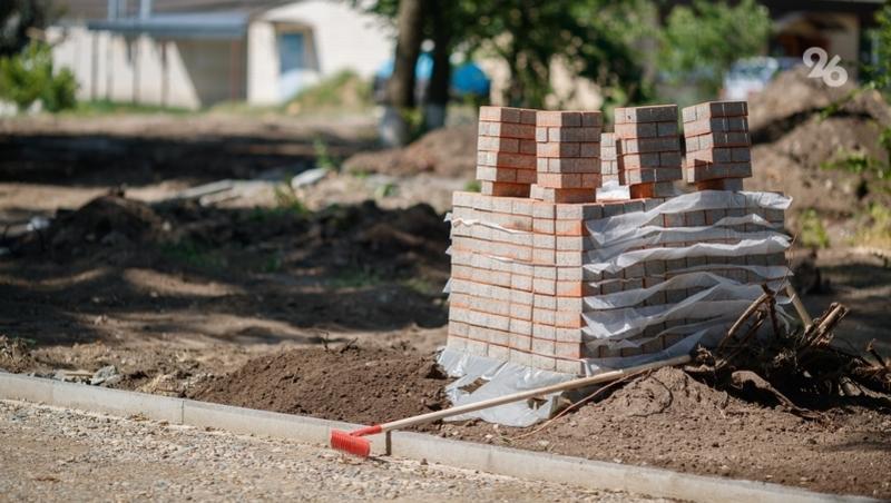 Территорию ЦРБ благоустроят в Новопавловске
