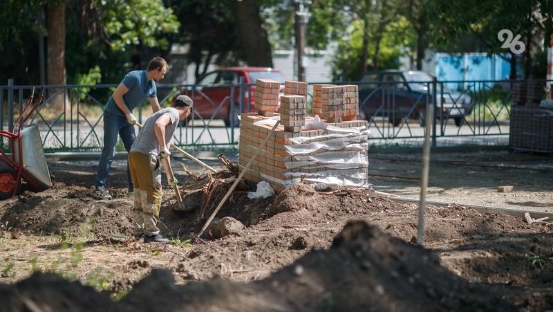 Территорию ЦРБ благоустроят в Новопавловске