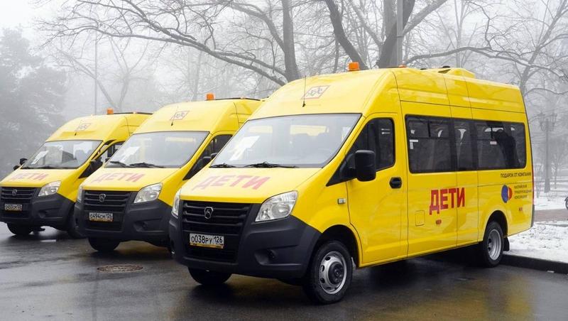 Три новых автобуса передала нефтетранспортная компания детским учреждениям Ставрополья