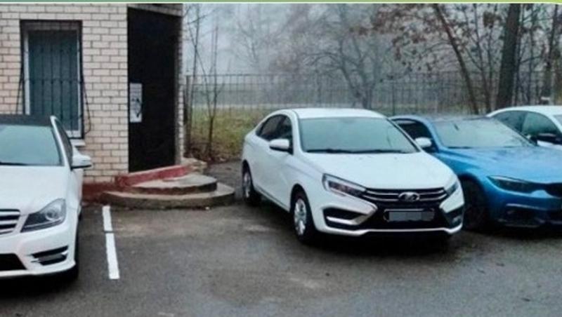 Управляющая компания в Ставрополе демонтировала самовольную парковку во дворе