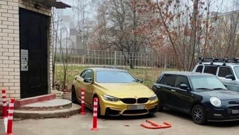 Управляющая компания в Ставрополе демонтировала самовольную парковку во дворе