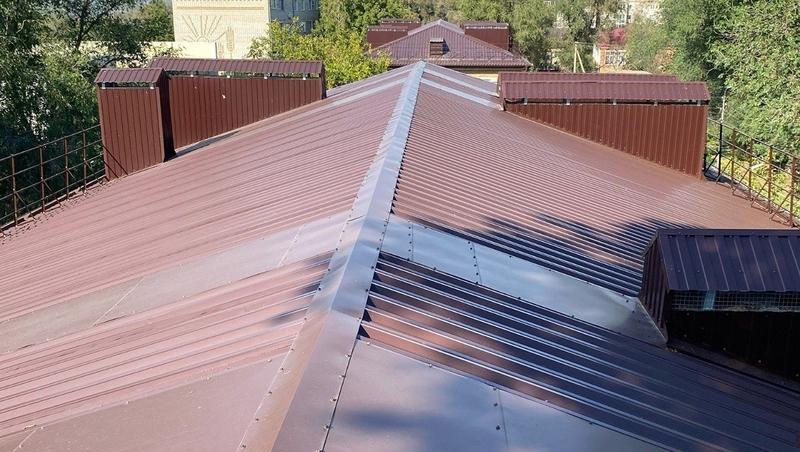 В Ипатове завершён капитальный ремонт скатной крыши трёхэтажного дома