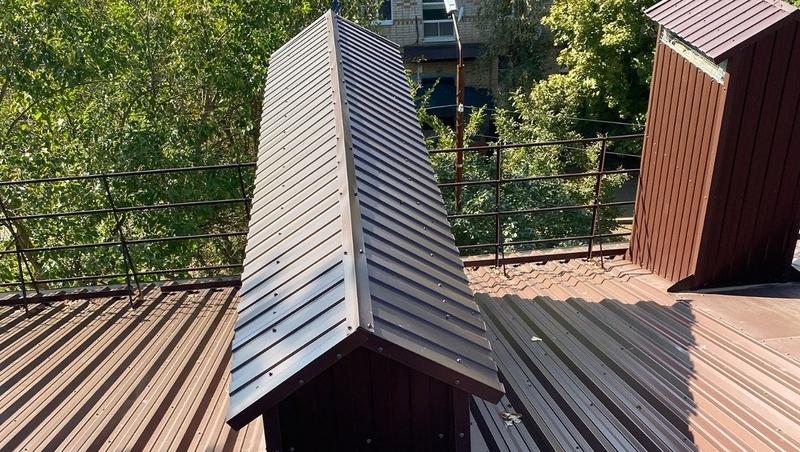 В Ипатове завершён капитальный ремонт скатной крыши трёхэтажного дома