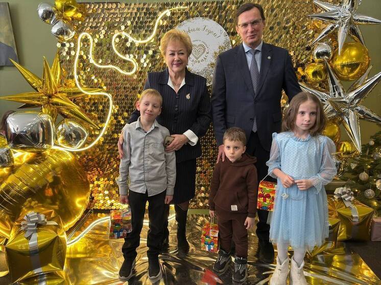 В Кисловодске заготовили 5,5 тысяч новогодних подарков для детей