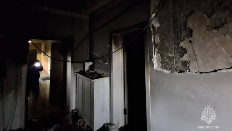 В Нальчике на шестом этаже многоквартирного дома воспламенилась квартира