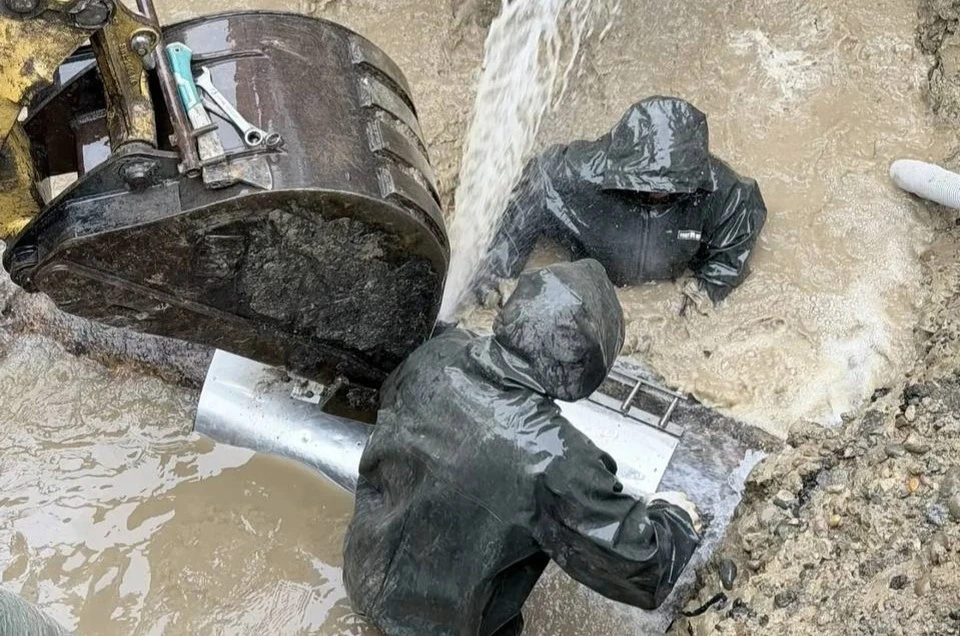 В Невинномысске устраняют аварию на центральном подводящем водоводе0