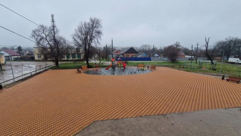 В станице Георгиевского округа благоустроили территорию возле Дома культуры