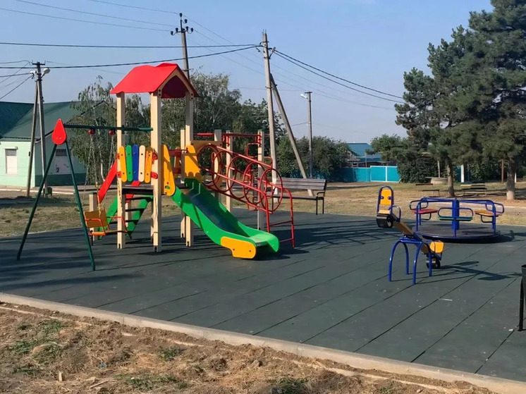 В станице Григорополисской на Ставрополье появилась современная детская площадка