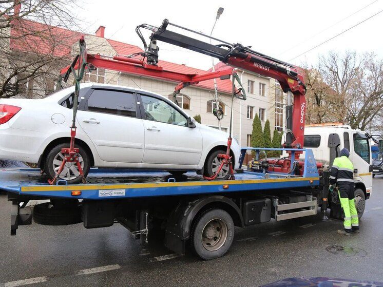 В Ставрополе эвакуируют автомобили, занявшие парковки для инвалидов