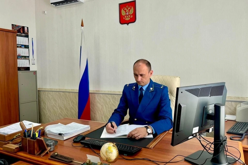 В Ставрополе муниципальную служащую уволили в волчьим билетом0