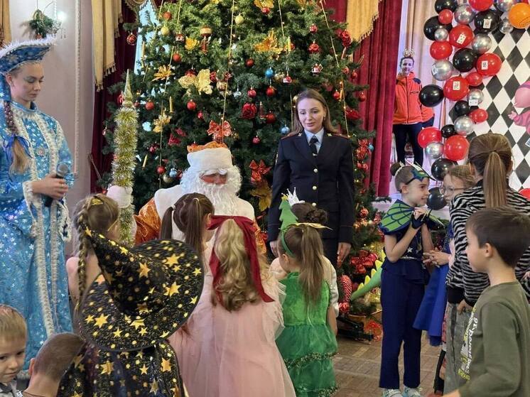 В Ставрополе прошел новогодний квест по безопасности от полиции и «ЛизаАлерт»