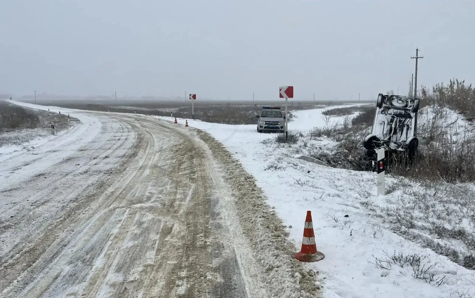 Водитель вылетевшего с трассы автомобиля погиб на Ставрополье0