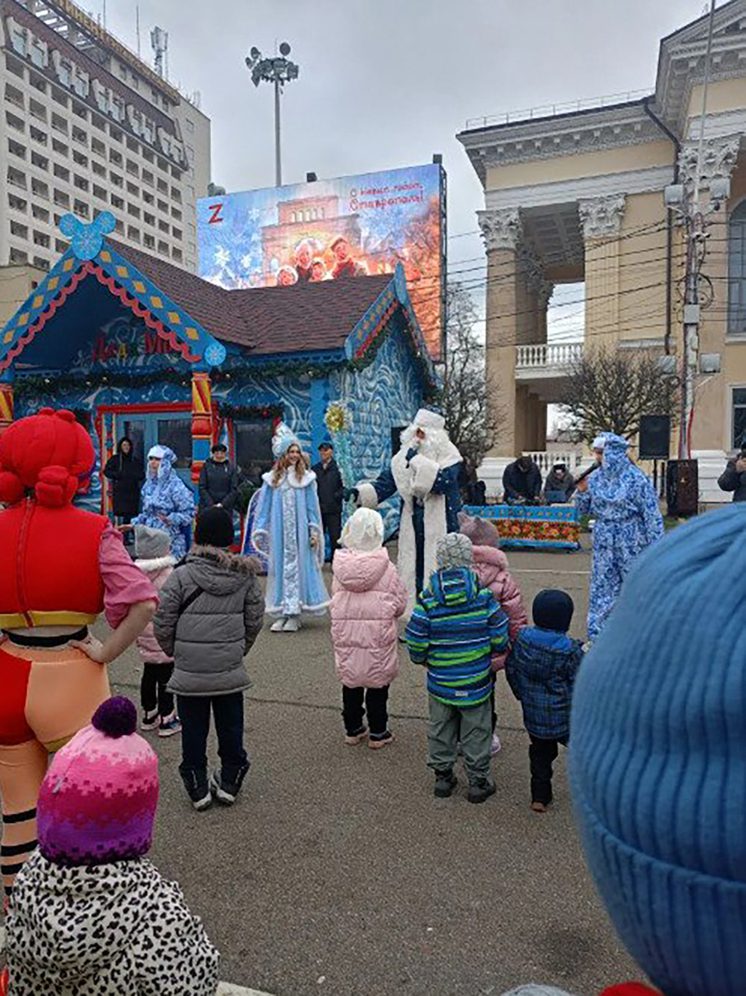 За первые дни работы обновлённый терем Деда Мороза в Ставрополе посетили более 900 человек
