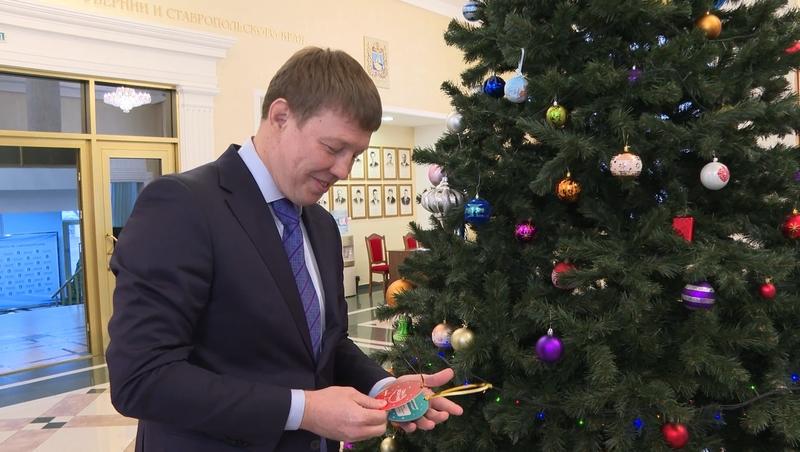Зампредседателя правительства Нифонтов исполнит желания двух юных ставропольцев