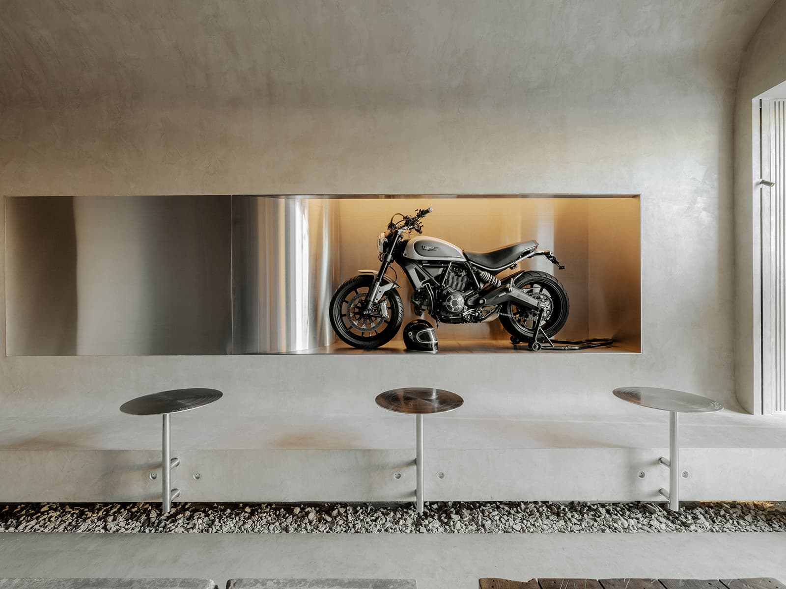 Брутальный интерьер «места силы» для любителей экстремального спорта — проект MARAT MAZUR Interior Design