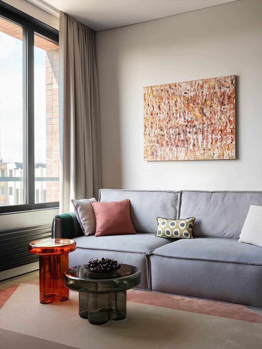 Глубокие бордовые тона в интерьере квартиры под сдачу — проект Натальи Федоровой