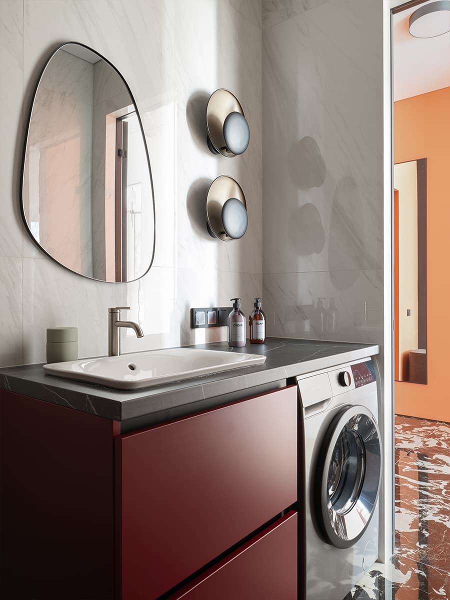 Глубокие бордовые тона в интерьере квартиры под сдачу — проект Натальи Федоровой