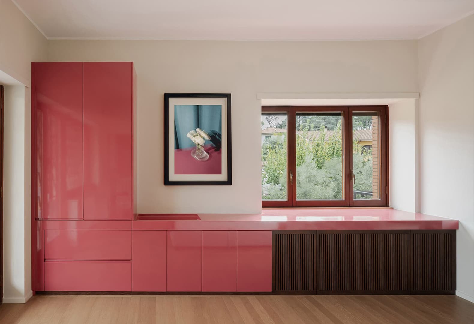 Интерьеры с кухнями из необычных материалов