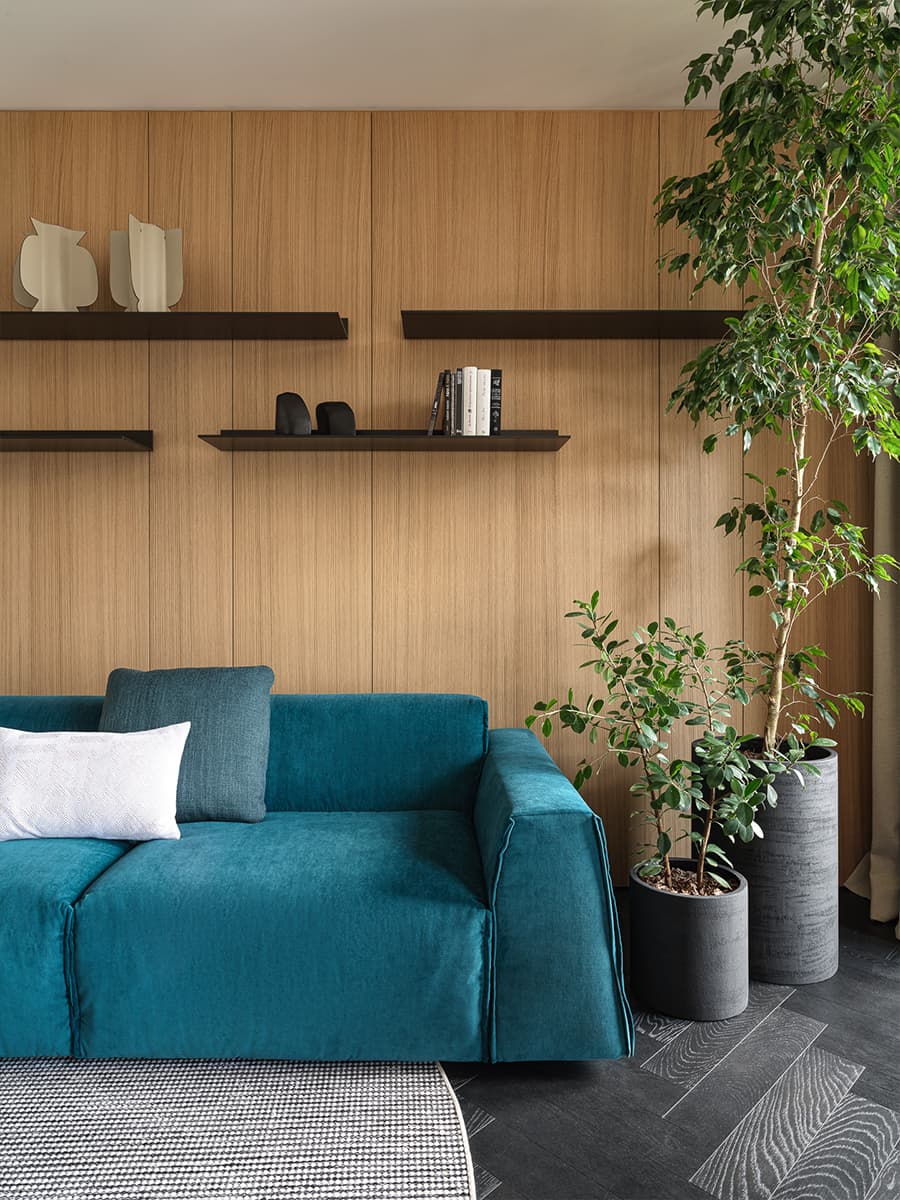 Молодежный интерьер большой квартиры для творческой девушки — проект ART-UGOL