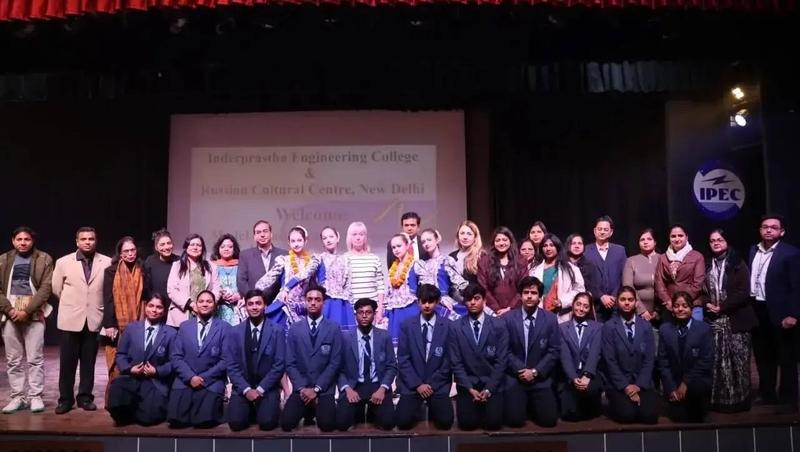 Ансамбль из Пятигорска исполнил шесть казачьих танцев в Индии