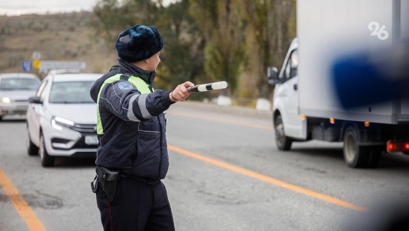 Автоинспекторы помогли пьяному водителю выбраться из горной реки в КЧР