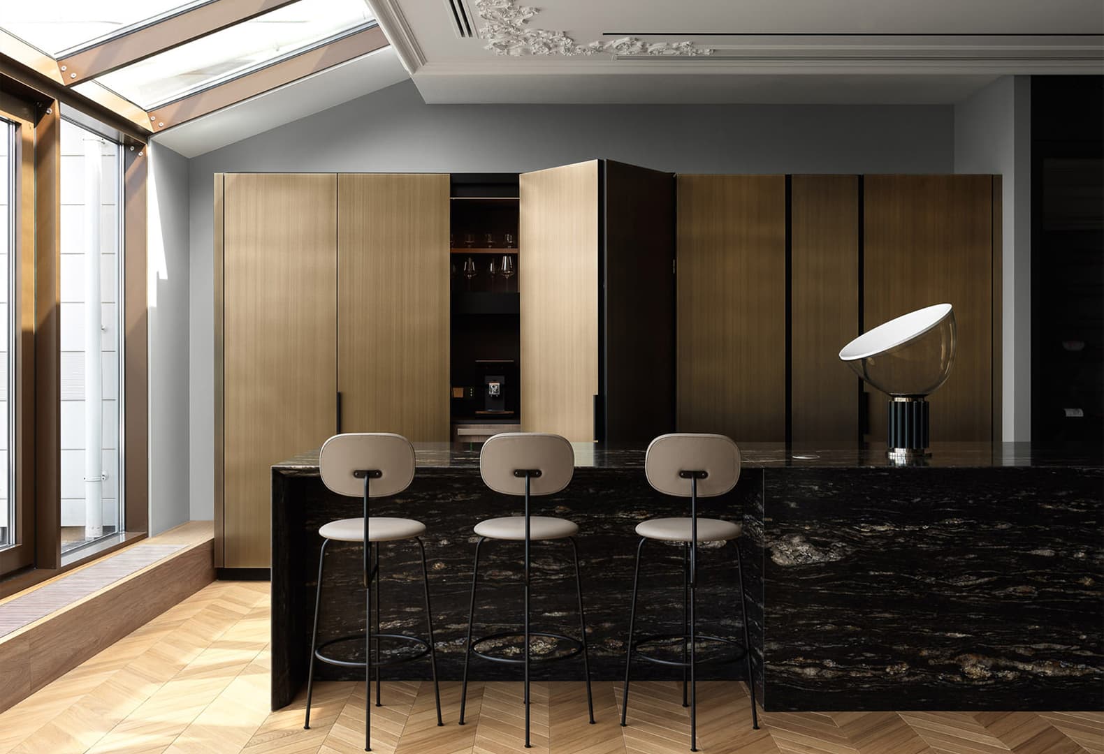 Интерьеры с кухнями из необычных материалов