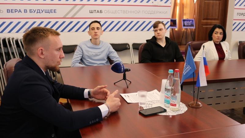 Боец СВО Александр Никонов встретился со ставропольской молодёжью