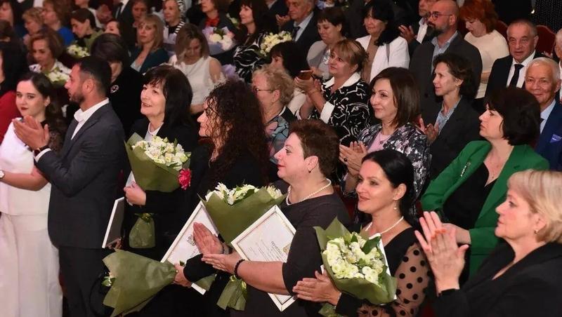 Более 2,7 тыс. педагогов получили награды на Ставрополье в 2025 году