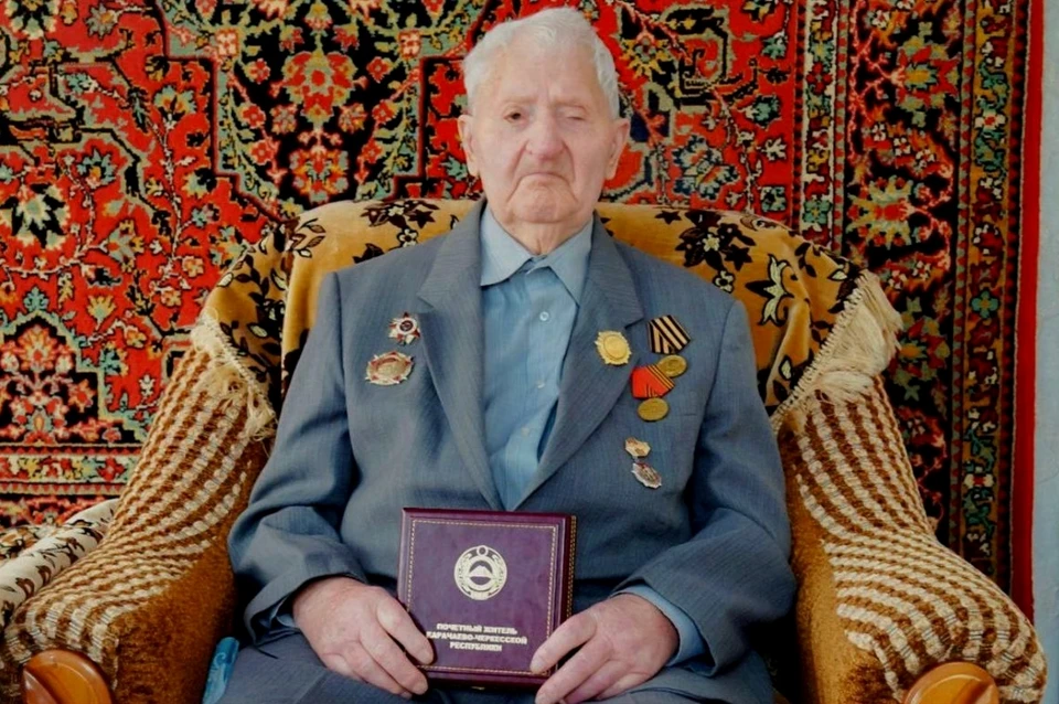 Брал Кенигсберг, строил в Норильске, счастье нашел на Кавказе: 100 лет исполнилось ветерану из КЧР0