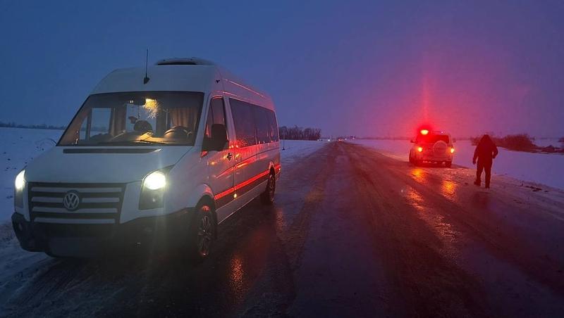 Два пассажира пострадали после опрокидывания микроавтобуса на Ставрополье