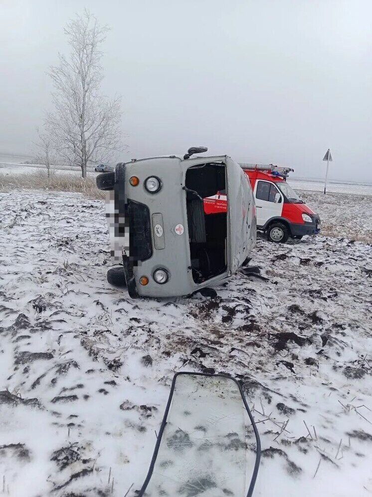 Два водителя и трое пассажиров машины скорой помощи пострадали на дорогах Минераловодского округа