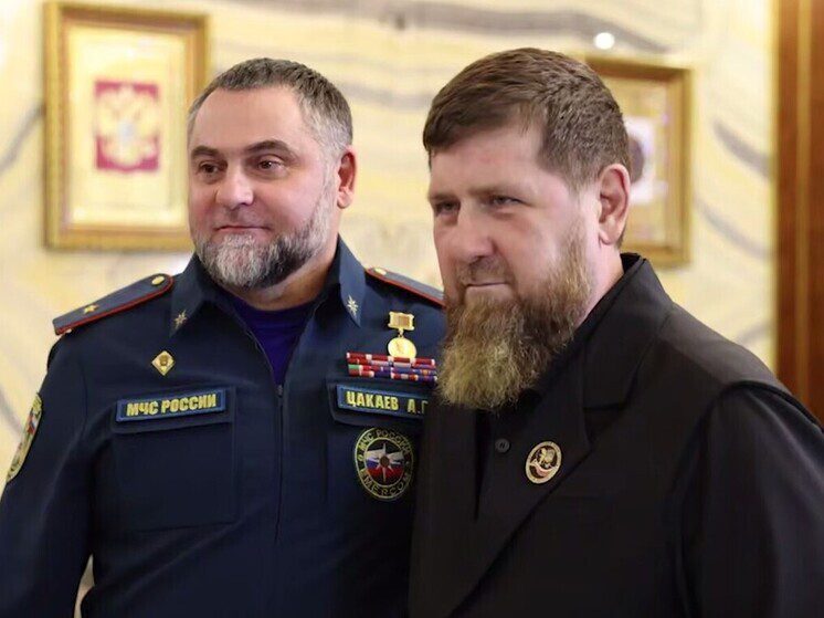 Глава Чечни Рамзан Кадыров вручил Алихану Цакаеву погоны генерал-лейтенанта внутренней службы