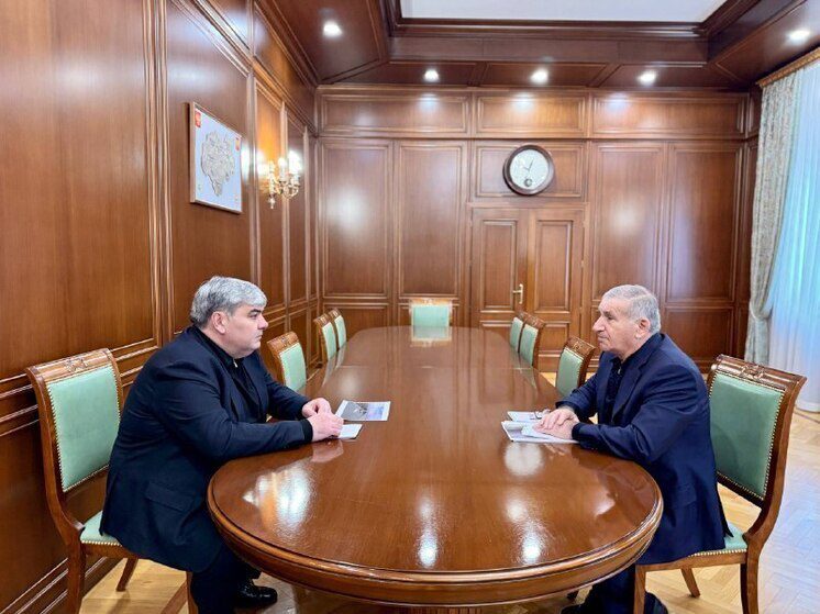 Глава КБР обсудил социально-экономическое развитие Баксанского района с главой местной администрации