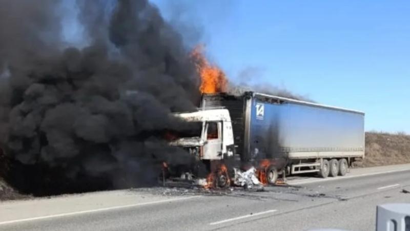 Грузовик сгорел на трассе Минводы &mdash; Кисловодск