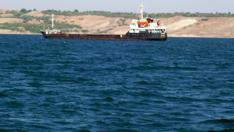 Иранский сухогруз, терпящий бедствие, спасли в Каспийском море