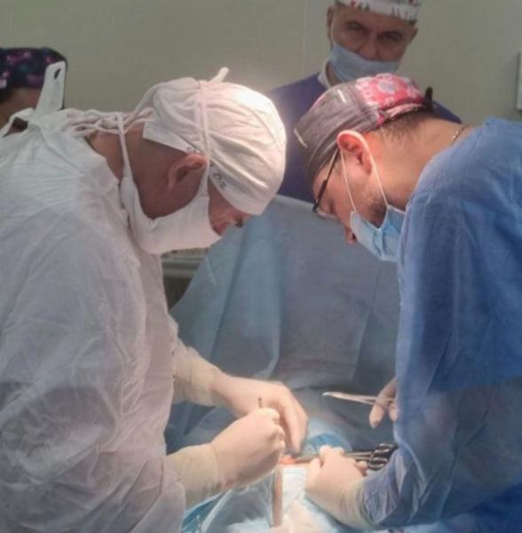 Кисту шеи размером с яблоко вырезали у подростка в Пятигорске