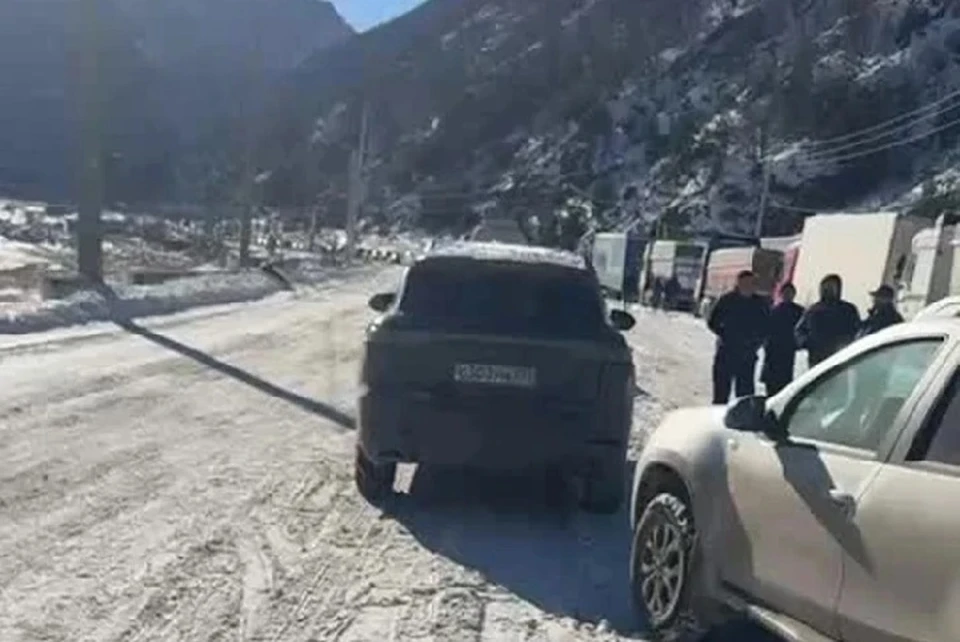 На границе Северной Осетии и Грузии начали пропускать легковушки0