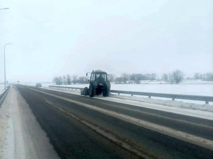 На региональных дорогах Ставрополья работают 420 снегоуборочных машин