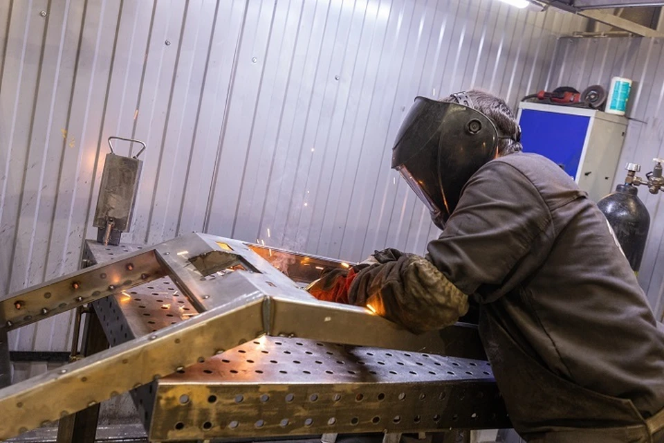 На Ставрополье разбираются в инциденте на заводе, где рабочему оторвало руку0