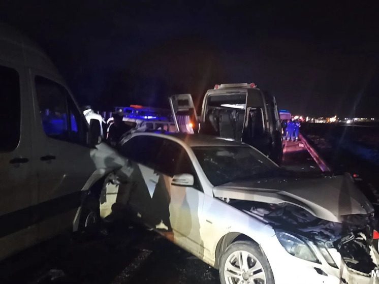 На трассе «Кавказ» в Ингушетии столкнулись три пассажирских микроавтобуса и легковушка