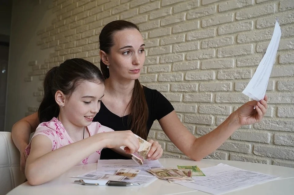 «Налоговый кешбэк» заработает для российских семей: кто может рассчитывать на выплату0